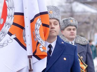 Мигалово знамя  вручение 18,12,14 Знамя полка сайт_05.jpg